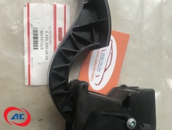 BÀN ĐẠP GA (CÓ CẢM BIẾN)	FUSO-FIV1P-4250-E4/FIV1P-4800-E4/FIV1P-4800 - MX931425