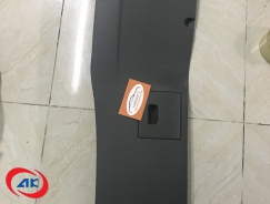 Ốp nhựa giữa táp lô, IZ49 - 1100920023