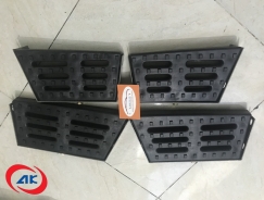 BÀN ĐẠP NHỰA LÊN XUỐNG CABIN FD9500/FLD9000 - G0545010002A0 / G0545010001A0