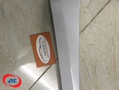 CUA ROONG ĐÈN PHA / ỐP MÍ DƯỚI ĐÈN PHA PHẢI IZ650 - AK5246