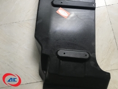 DÈ CHẮN BÙN TRƯỚC PHẢI	AUMAN D240 - H1843021002A0