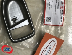 ỐP TAY MỞ CỬA TRONG PHẢI	IZ49 - 610516290