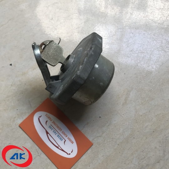 NẮP THÙNG DẦU  CÓ CHÌA KHÓA FUSO 7.5 - MK702672