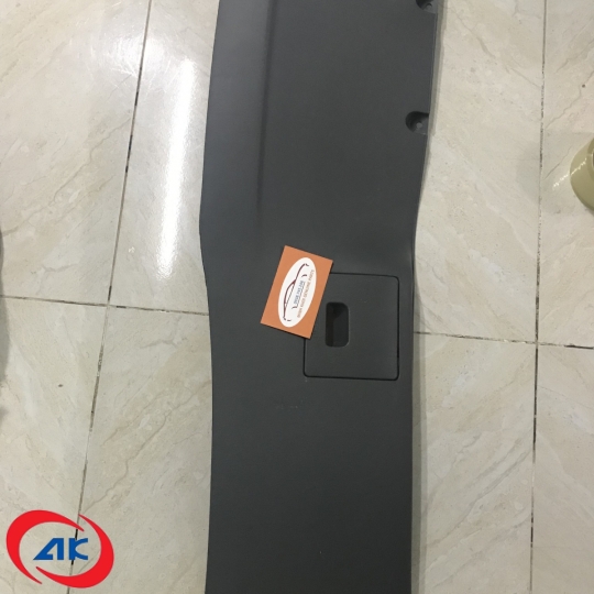 Ốp nhựa giữa táp lô, IZ49 - 1100920023