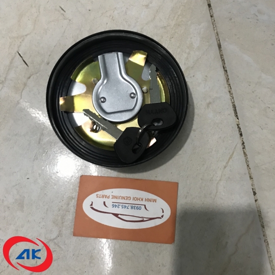 NẮP THÙNG DẦU CÓ CHÌA KHÓA 	XE TQ 15 TẤN - CA151CE140