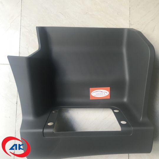 ỐP BÊN BƯỚC DƯỚI PHẢI  CHENGLONG TẢI H7 - H73-8405204A