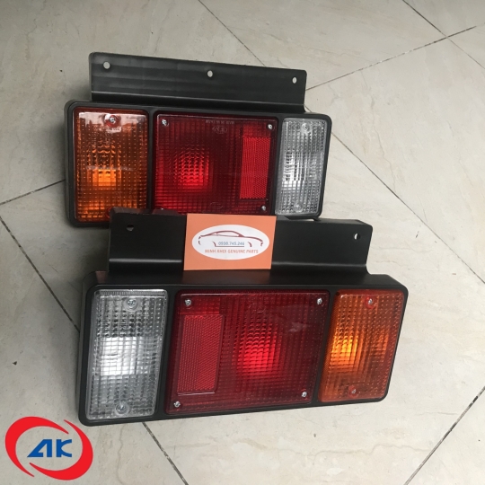 ĐÈN LÁI SAU  ISUZU 1 T 9 - 1822302090 / 1822302080
