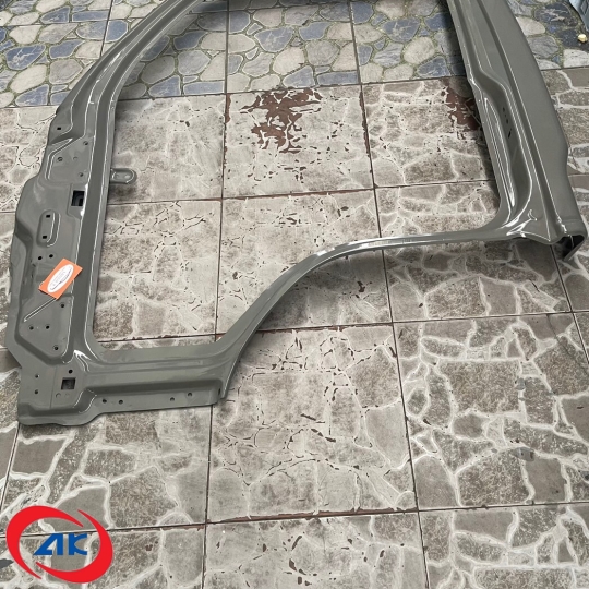 KHUNG CỬA TRÁI ISUZU QKR  - 8978903991