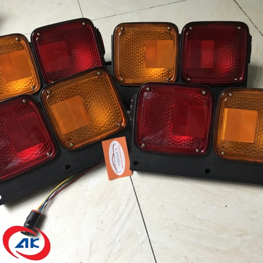 ĐÈN LÁI SAU TRÁI PHẢI ( BÁT VUÔNG)	HINO 500 - 81560E0110 / 81550E0130