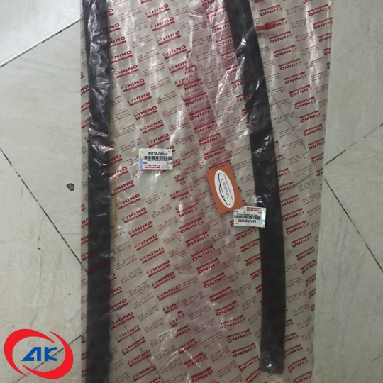 ỐP NGOÀI CUA DÈ BÁNH XE  HINO 300 - 53736-0W050 / 53736-0W040