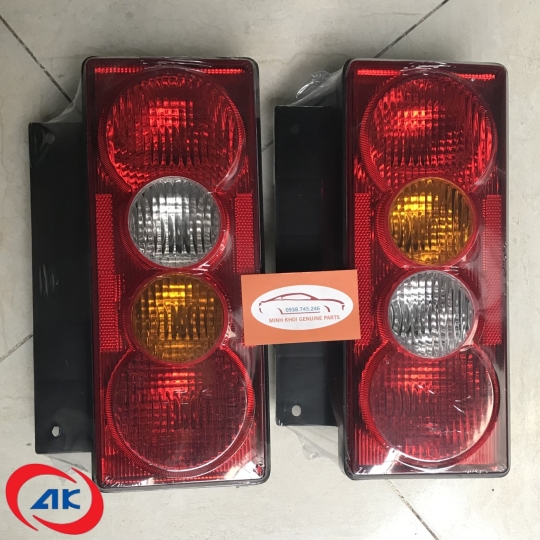 ĐÈN LÁI SAU IZ49 02-010698-031 / 02-010698-032