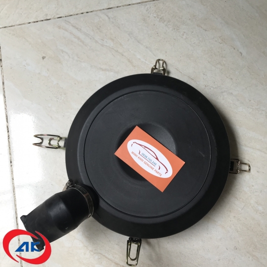 NẮP BÔ E GIÓ 	VEAM T3 - PP-GF30 / 104111090002