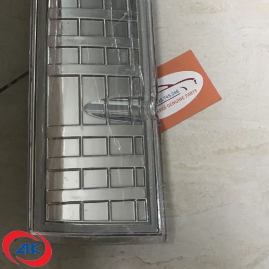 ỐP TRANG TRÁI BÊN HÔNG ĐÈN PHA PHẢI FLD250 E4 - 1B15853100056